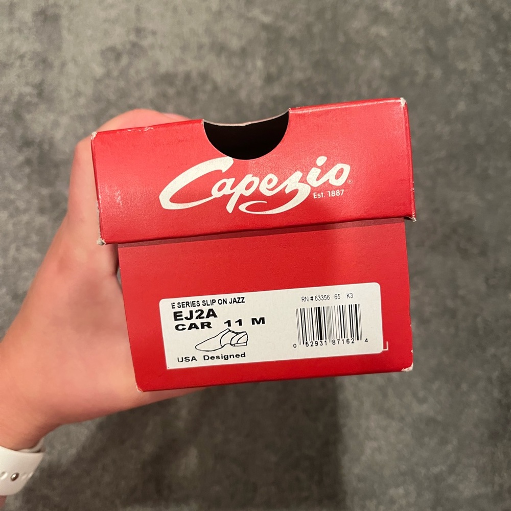 BRAND NEW- capezio jazz shoe - Picture 3 of 3